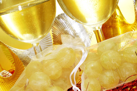 cava-and-grapes